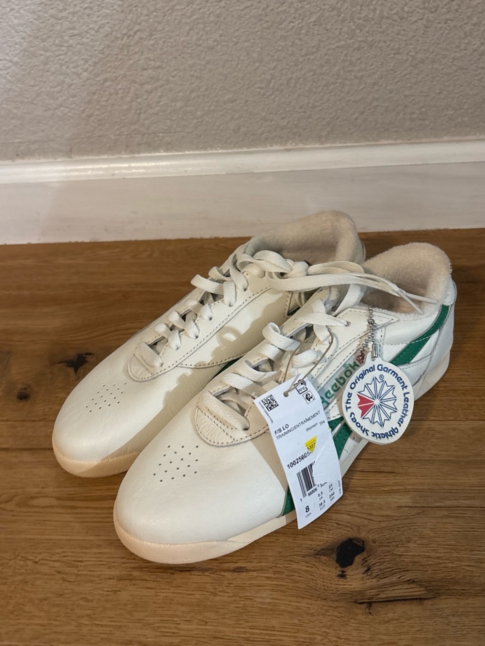 Reebok Cream White Sneakers with Green Accent